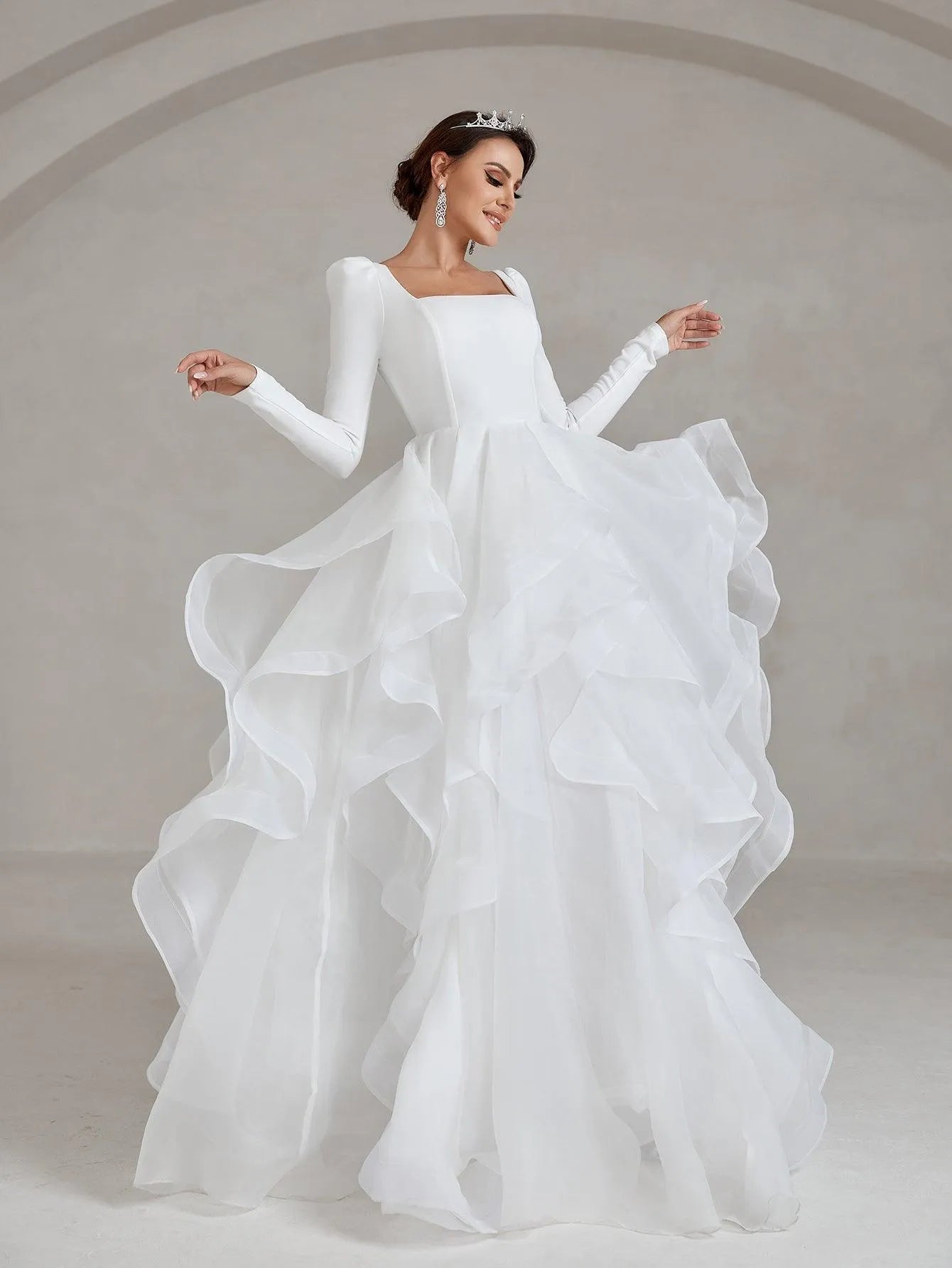 Elegant Square Collar Layered Ruffle Hem Wedding Dress