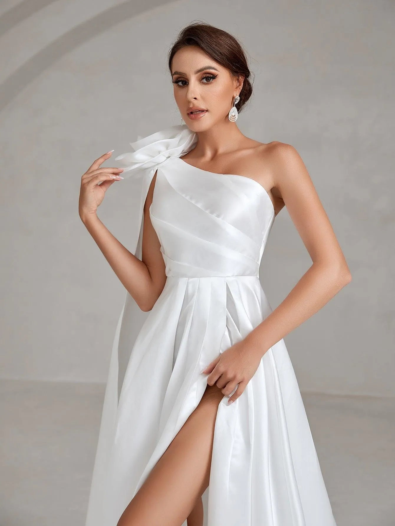 Stereo Flower One Shoulder Split Satin Wedding Dress