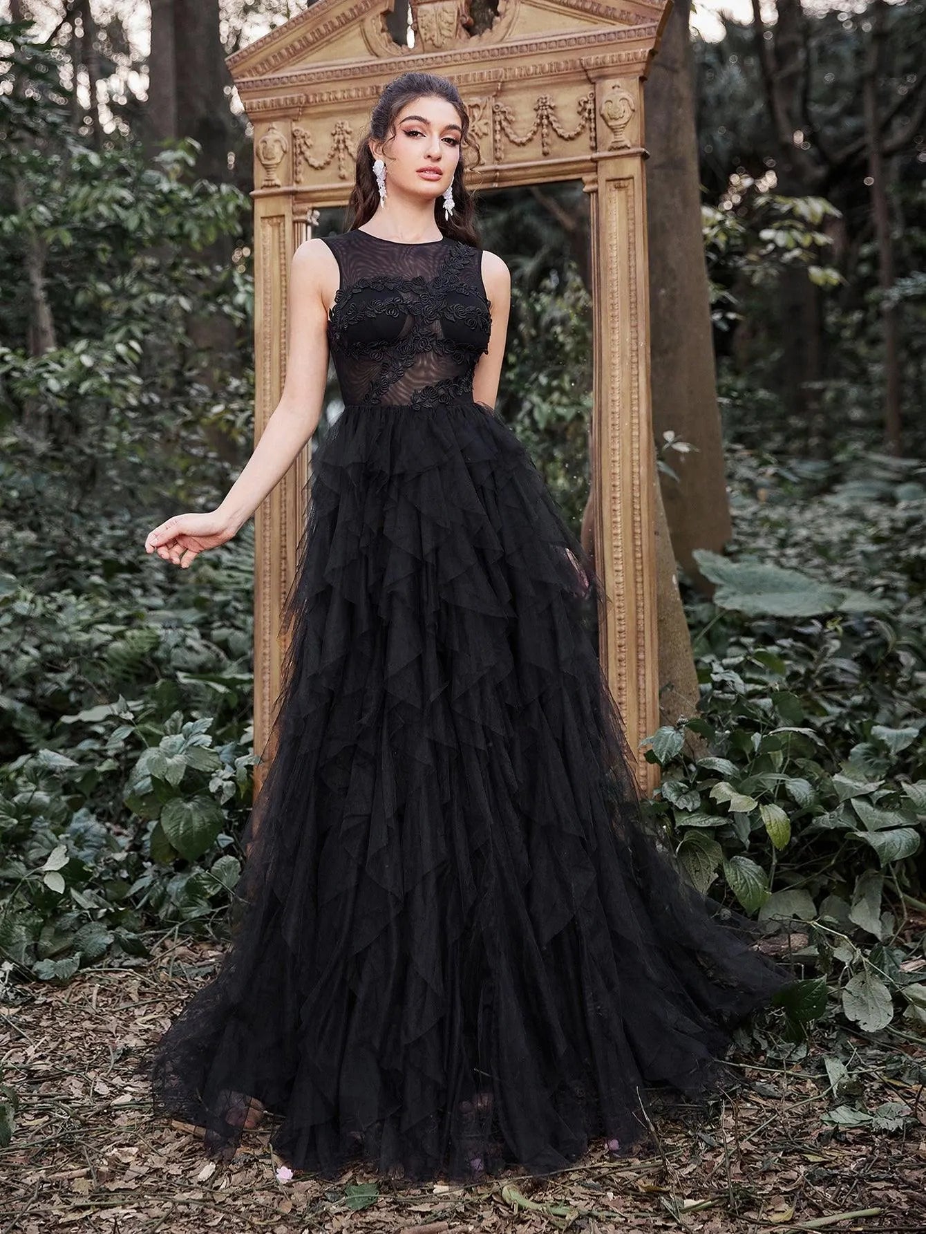 Gorgeous Applique Detail Cascading Ruffle Hem Tulle Prom Dress