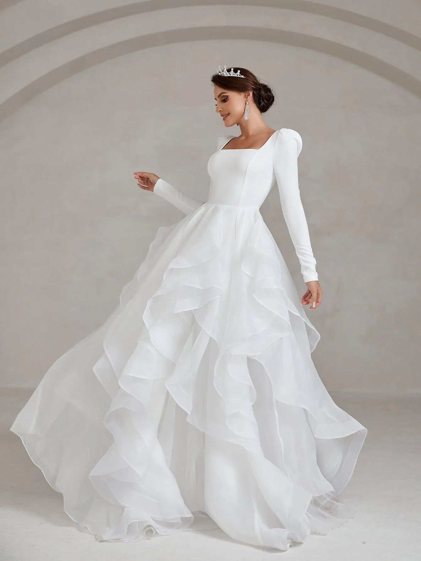 Elegant Square Collar Layered Ruffle Hem Wedding Dress