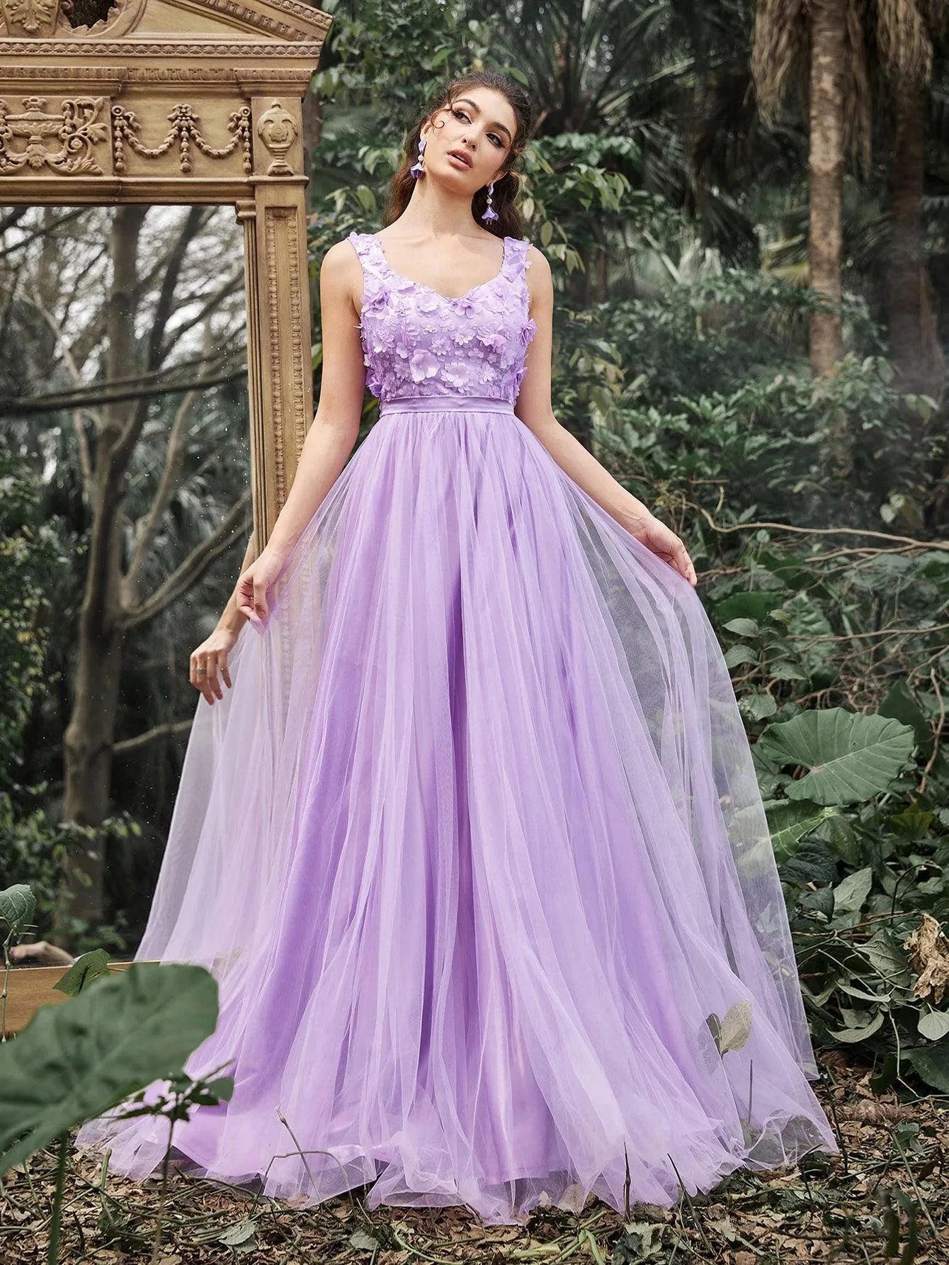 Elegant Scoop Neck Floral Applique Bodice Tulle Evening Dress