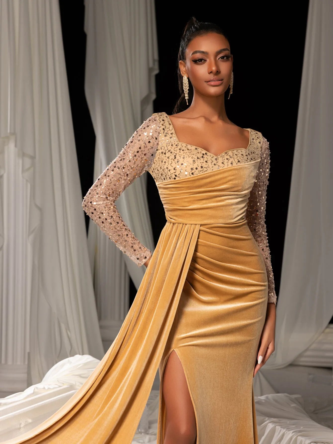 Elegant Sweetheart Neck Contrast Sequin Mermaid Hem Velvet Evening Dress