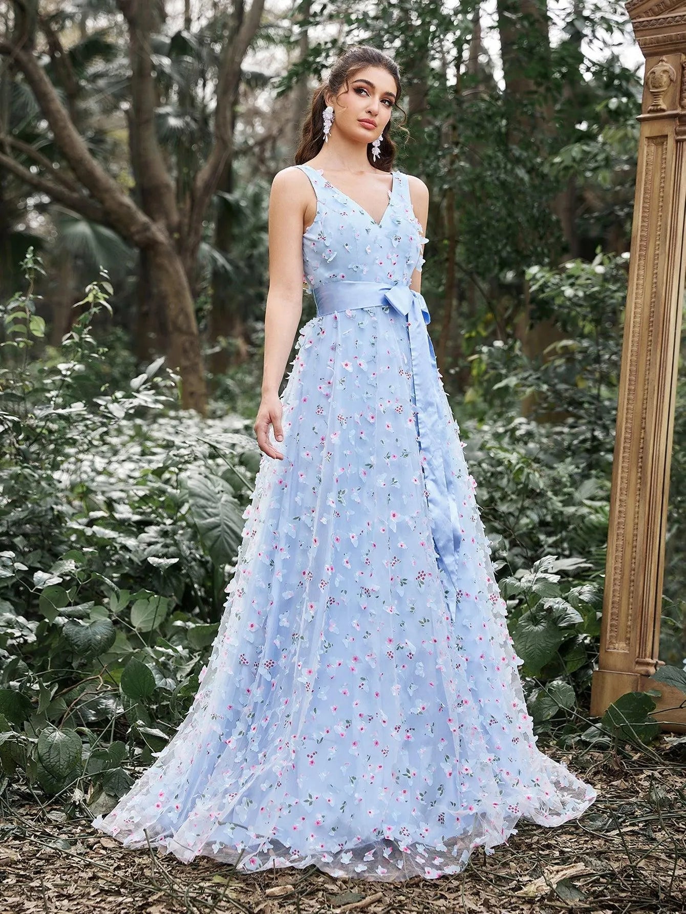 Elegant Floral Applique Tulle V Neck Sleeveless Evening Dress