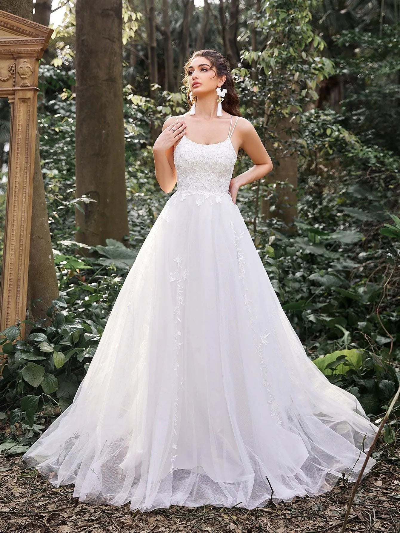 Gorgeous Applique Detail Backless Lace Up Slip Wedding Dress