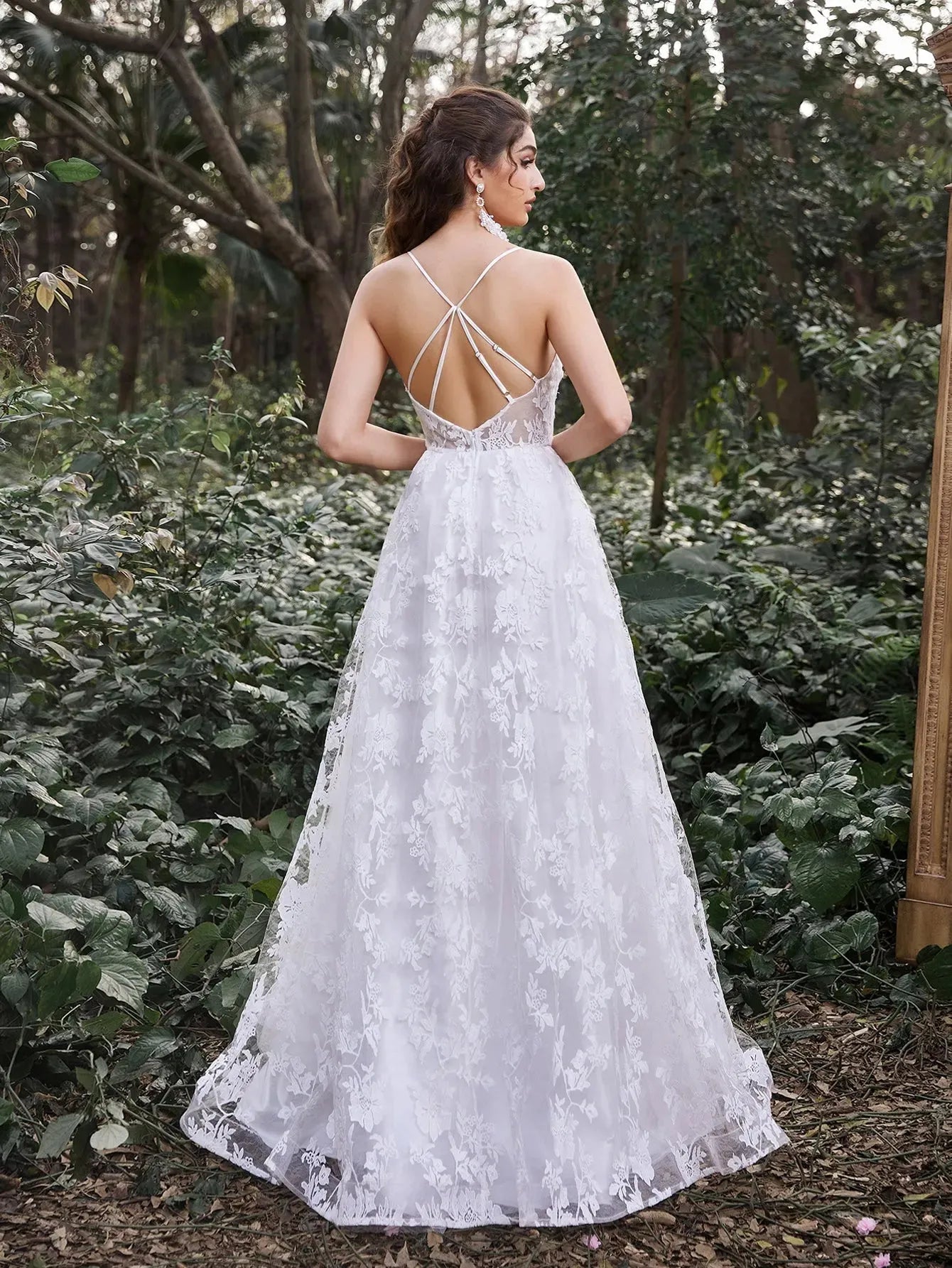 Gorgeous Applique Detail Lace Up Backless Slip Wedding Dress